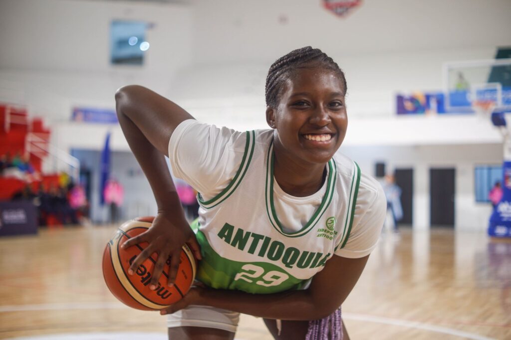 Mara Moreno: La Baloncestista de Antioquia que Juega para el Oro y Sueña con Psicología