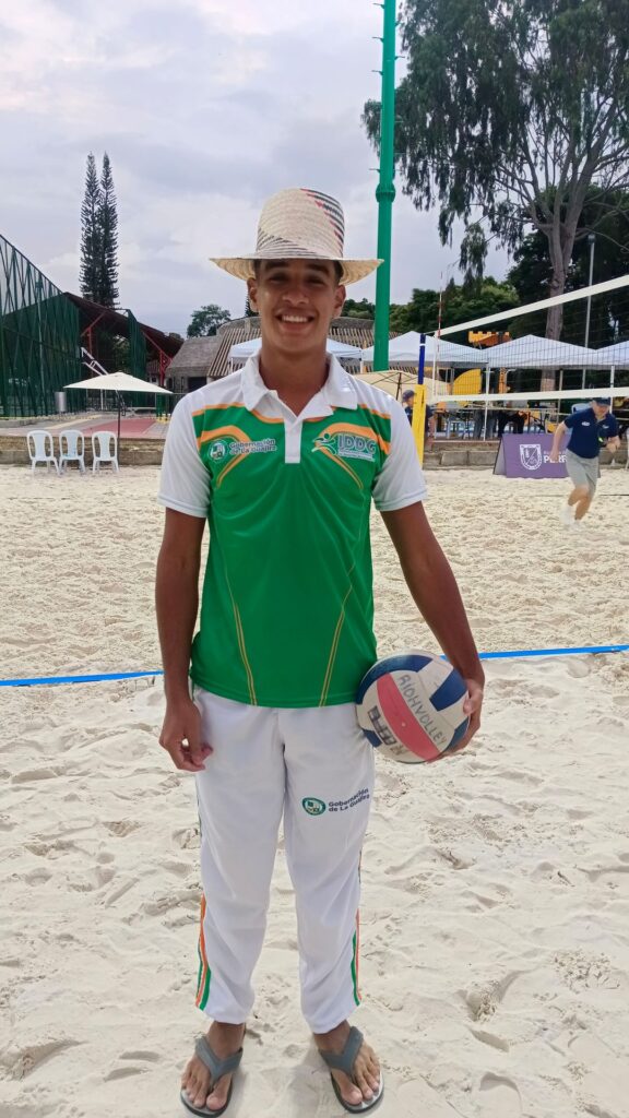 Samuel Molina: El Joven Talento del Voleibol Playa que Brilla en La Guajira