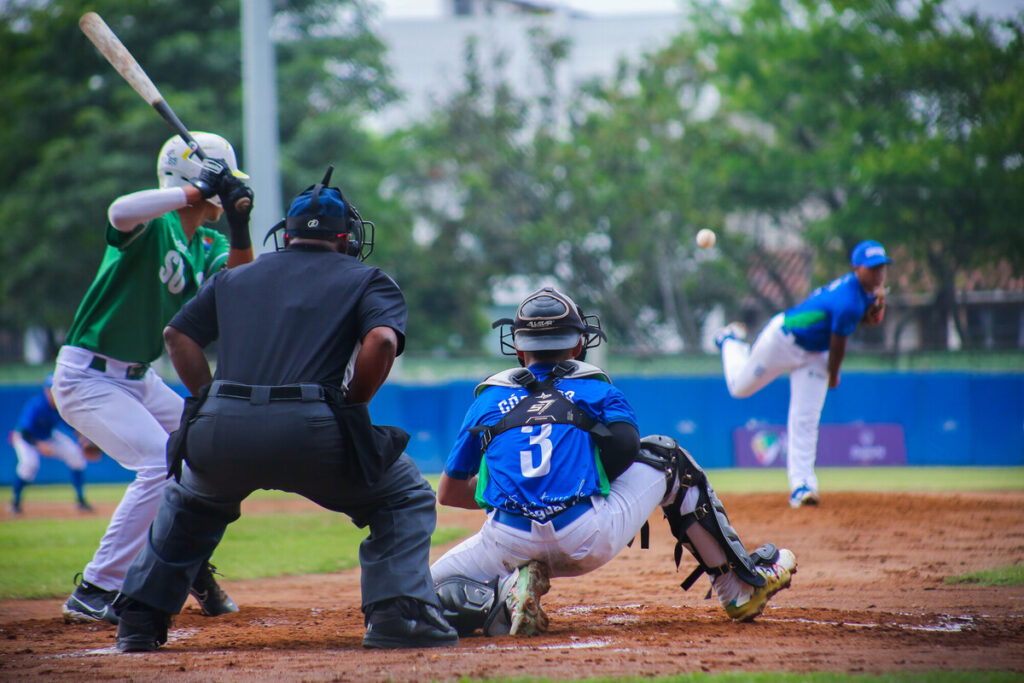 Béisbol Juvenil: Triunfos Sorprendentes de Sucre, Antioquia y Valle en el Debut