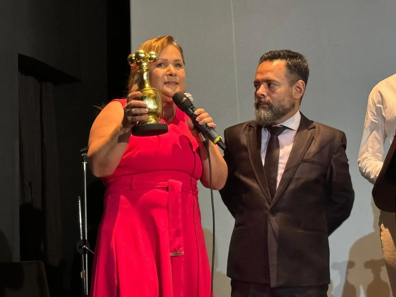 Telecafé recibe estatuilla en los Premios Quimbaya por su apoyo a la televisión regional y la industria cinematográfica