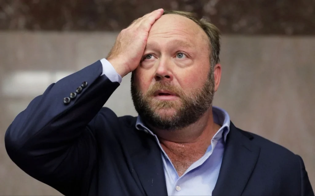 The Onion compra Infowars