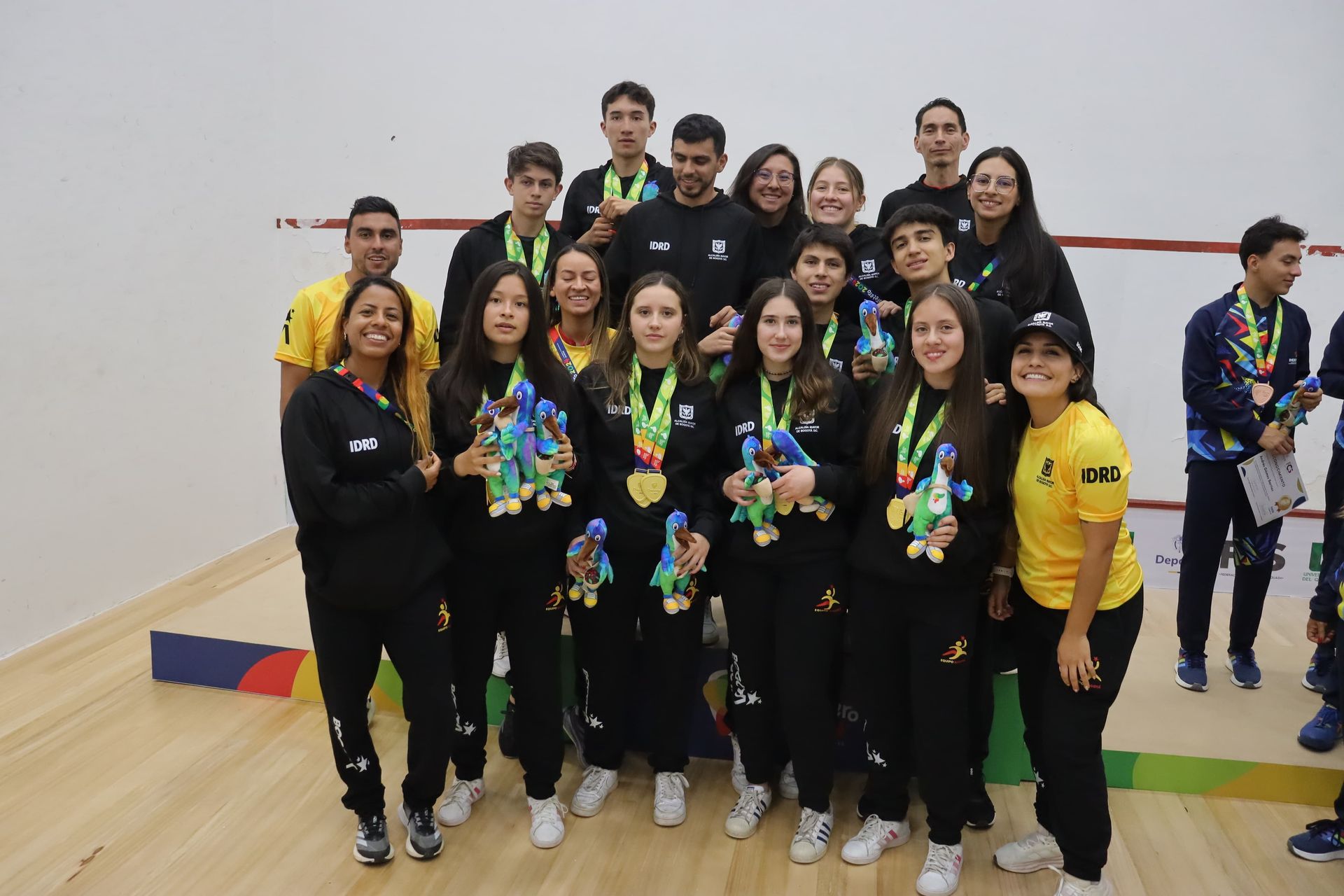 Todos los podios del squash en los I Juegos Nacionales Juveniles tuvieron los mismos colores: amarillo y rojo