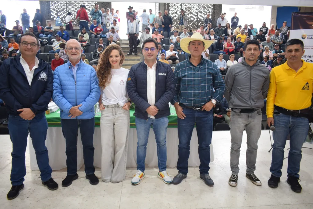 VAN 2.783 CAFICULTORES BENEFICIADOS EN 20 MUNICIPIOS Convenio Tripartita logra incentivar la renovación de cerca de 6.000.000 de árboles de café en Caldas