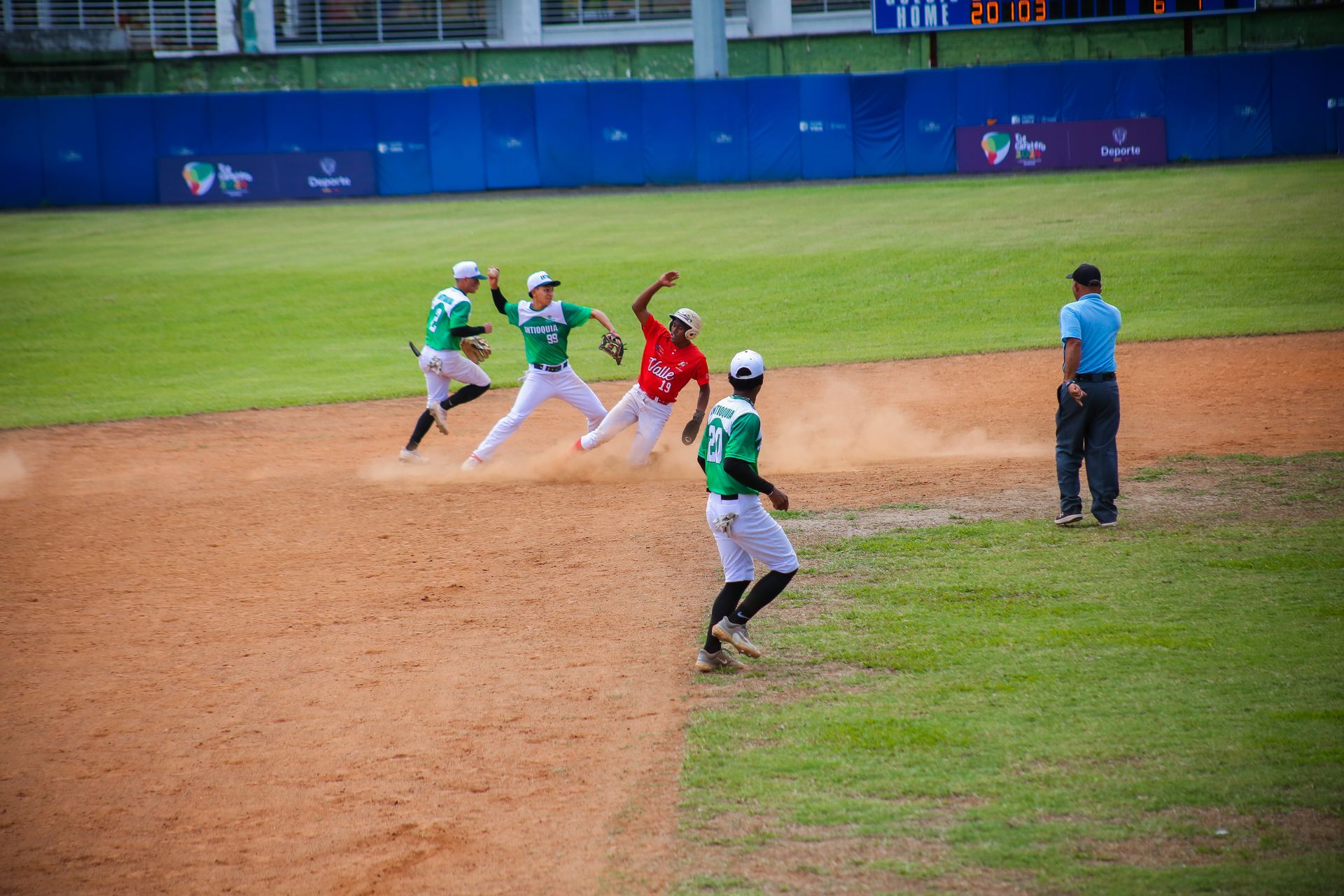 Valle confirmó su favoritismo y Atlántico debutó con victoria en el béisbol de los I Juegos Nacionales Juveniles