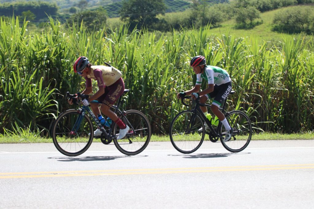 ¡Ruedan las emociones con el ciclismo de ruta en los Juegos Nacionales Juveniles!