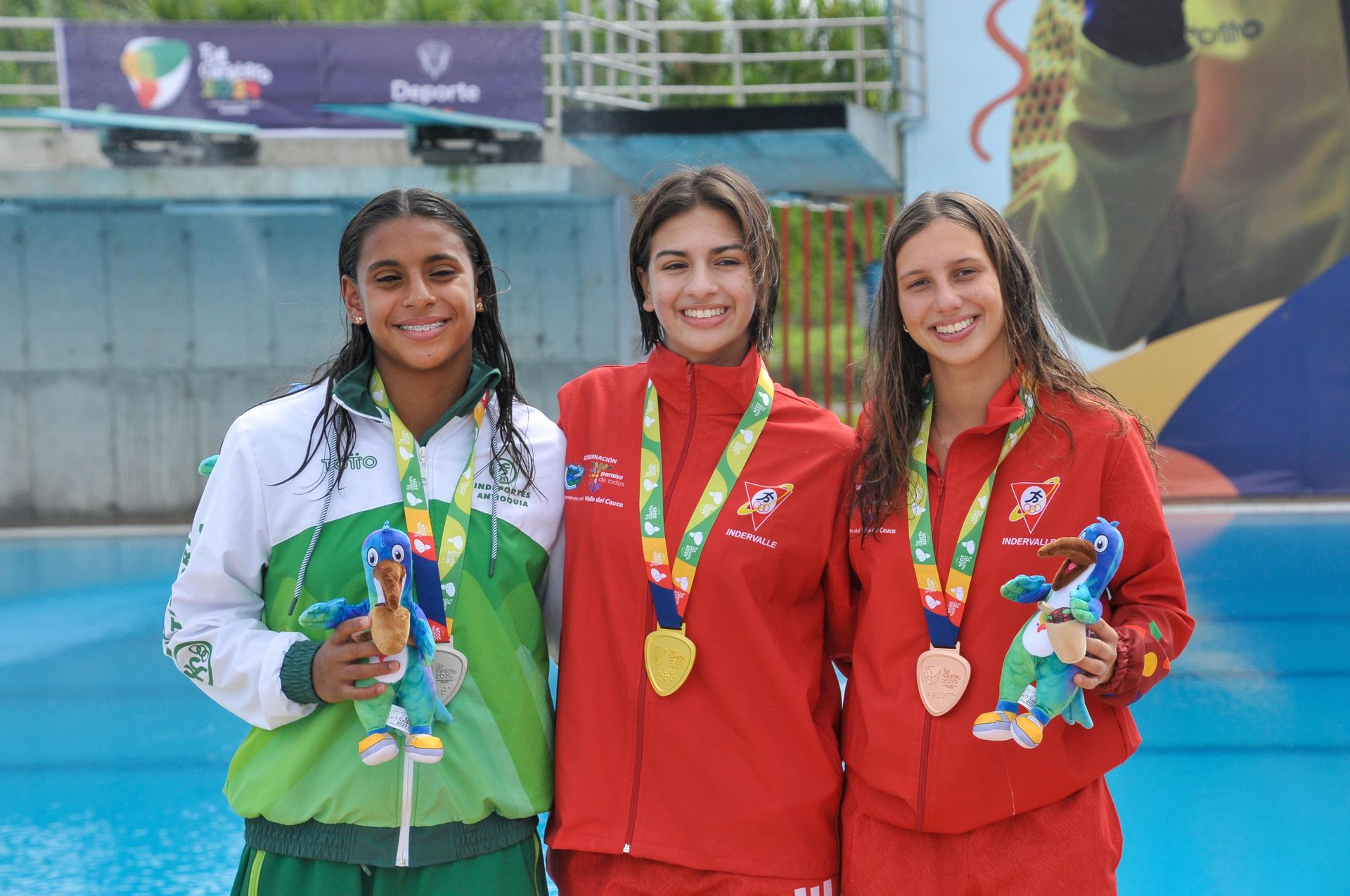 ¡Valle ganó dos medallas de oro en natación clavados!