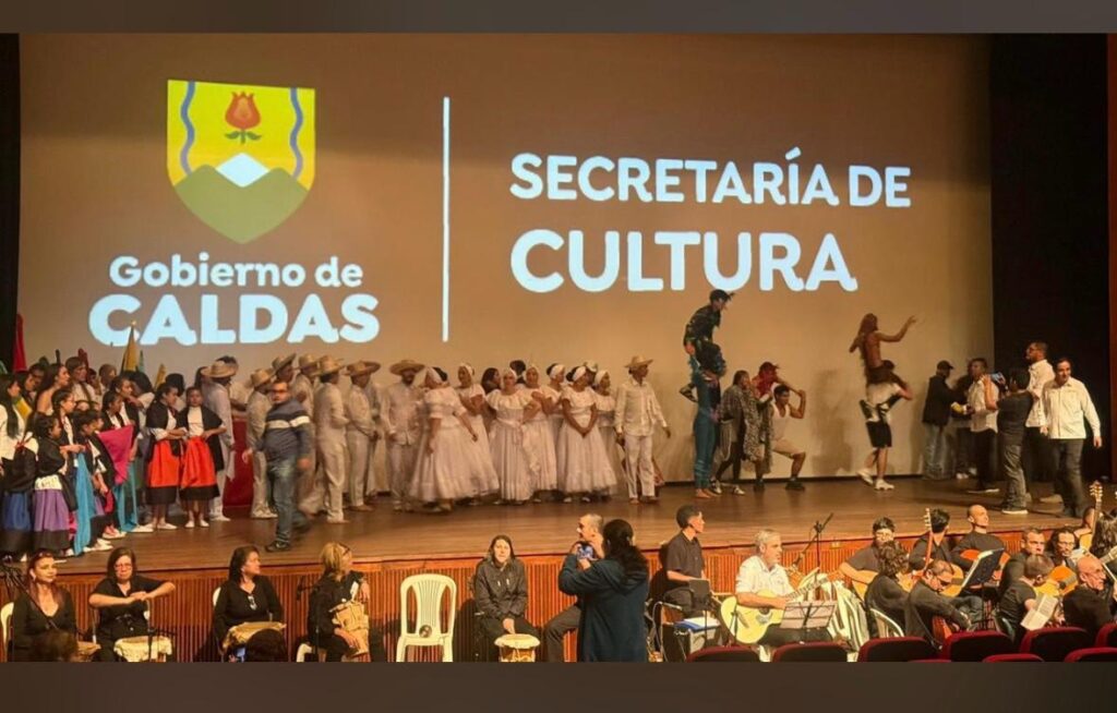 ‘Viajando por Colombia’, la muestra cultural con la que 210 artistas de la Escuela Departamental de Artes de Caldas honraron la diversidad y la tradición