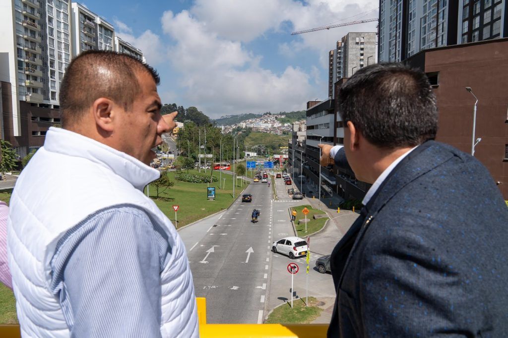 Alcalde resalta obras viales realizadas en 2024, durante entrega del puente elevado en la Kevin Ángel