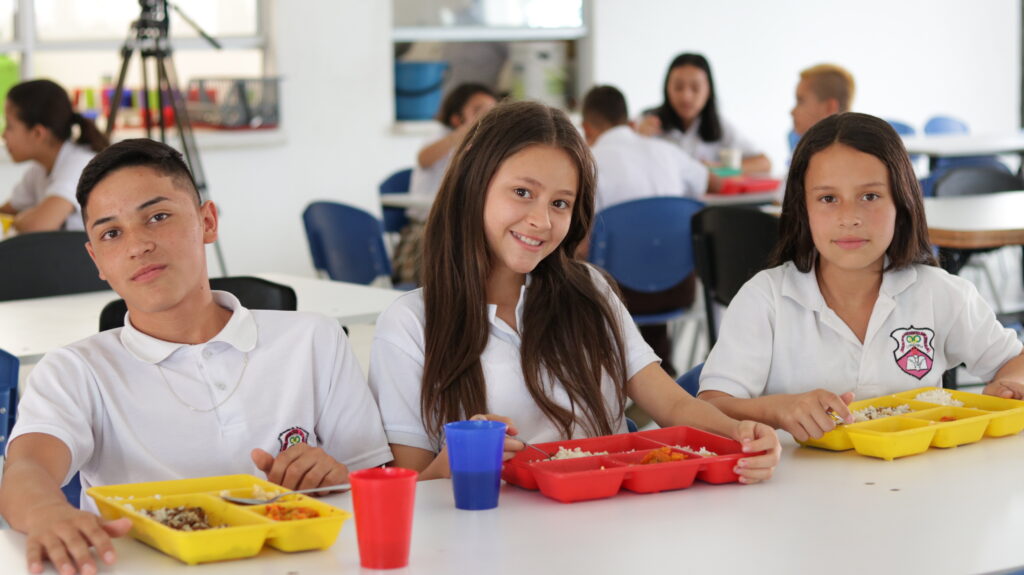 Caldas Revoluciona la Educación con Gas Natural: Un Paso Hacia la Sostenibilidad y el Bienestar Estudiantil