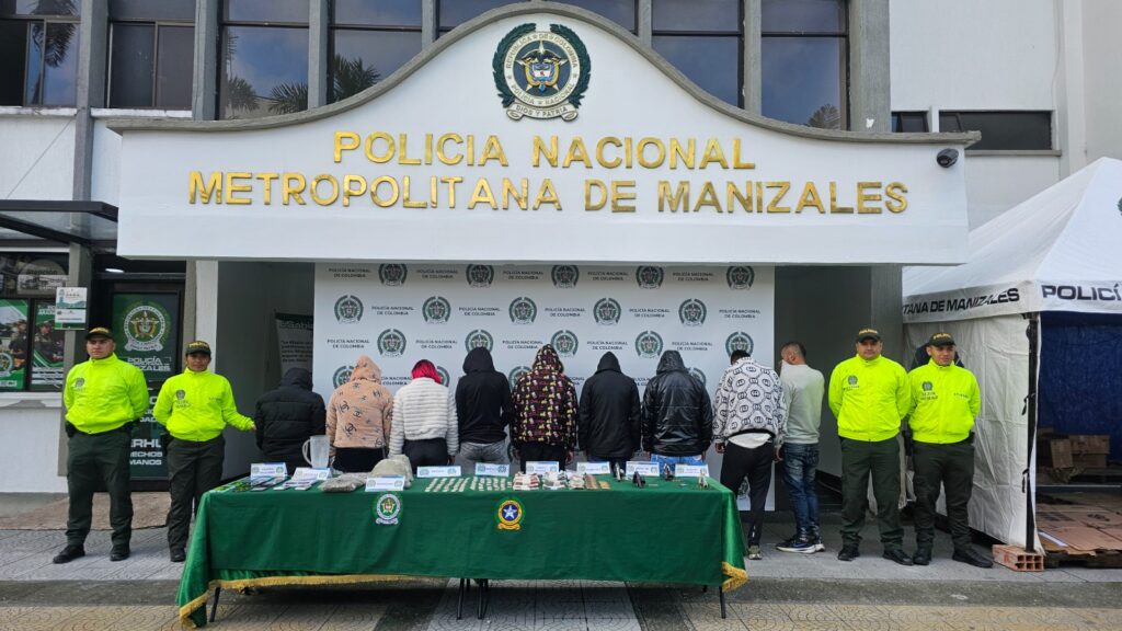 Diciembre 11 de 2024 NUEVE CIUDADANOS FUERON CAPTURADOS EN 11 DILIGENCIAS DE REGISTRO Y ALLANAMIENTO Mediante la Operación “FALSE”, fue desarticulado un grupo de delincuencia común organizado dedicado a la venta de estupefacientes