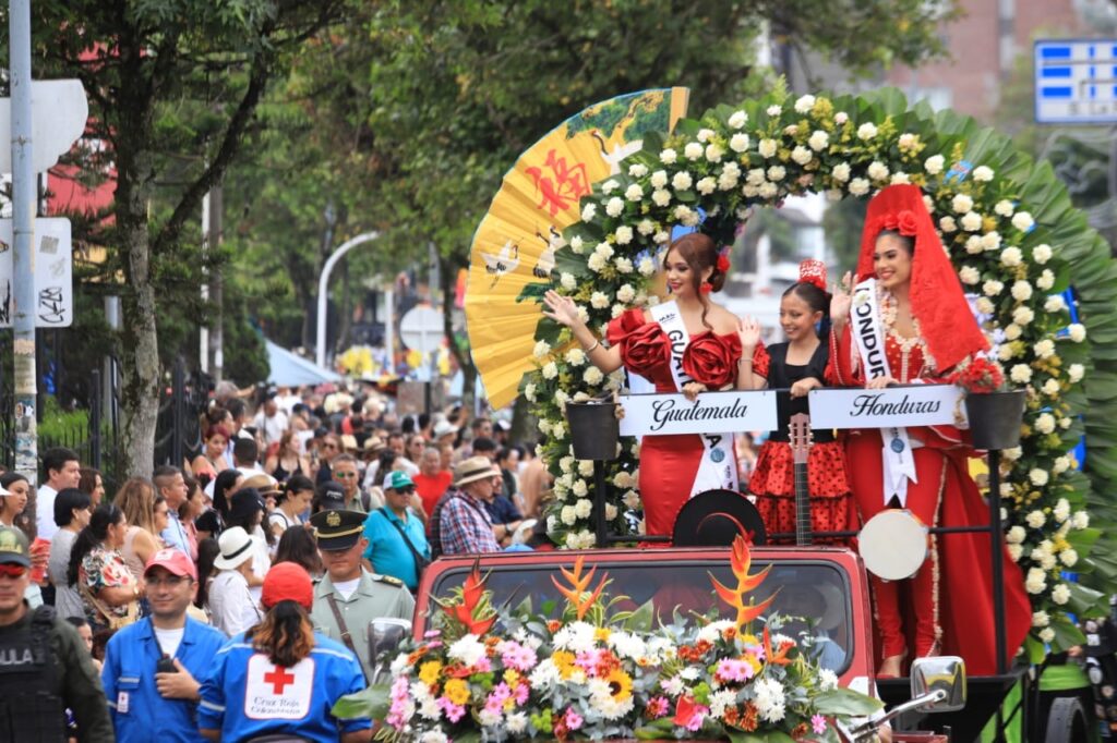 Desfile Carretas del Rocío con las Candidatas Participantes al Reinado Internacional del Café Edición 53